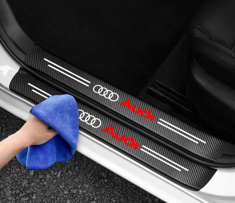 Soleira automotiva adesiva em nano carbono AUDI c/ 4 peças